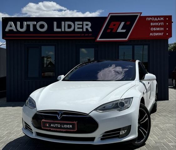 Белый Тесла Модель С, объемом двигателя 0 л и пробегом 188 тыс. км за 15400 $, фото 1 на Automoto.ua