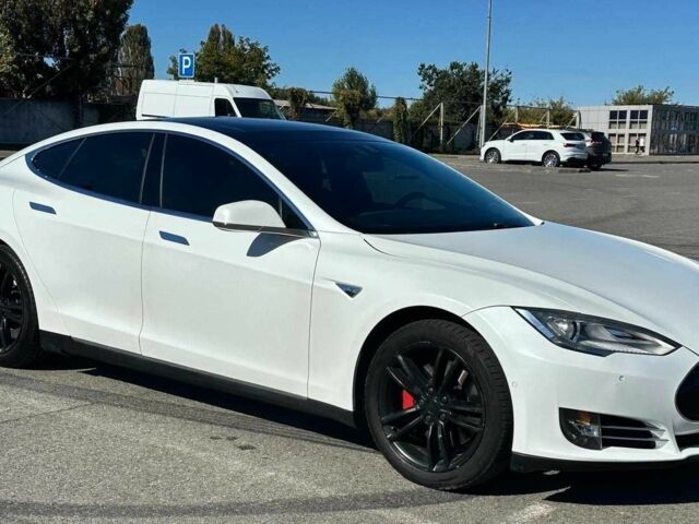 Тесла Модель С 2015 у Києві на Automoto.ua Білий Тесла Модель С, об'ємом двигуна 0 л та пробігом 132 тис. км за 13500 $, фото 1 на Automoto.ua