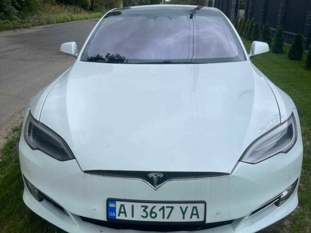 Белый Тесла Модель С, объемом двигателя 0 л и пробегом 240 тыс. км за 15500 $, фото 1 на Automoto.ua