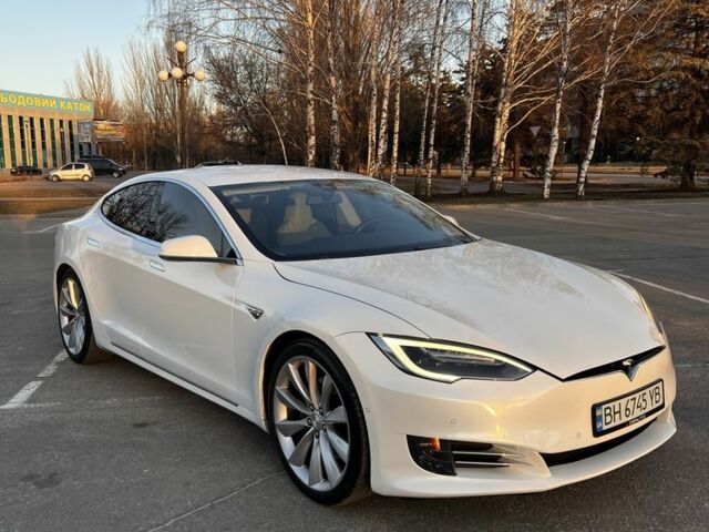 Белый Тесла Модель С, объемом двигателя 0 л и пробегом 62 тыс. км за 15999 $, фото 1 на Automoto.ua