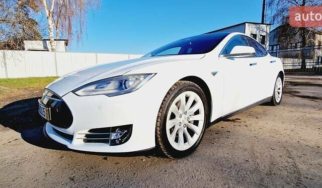 Белый Тесла Модель С, объемом двигателя 0 л и пробегом 119 тыс. км за 23999 $, фото 1 на Automoto.ua