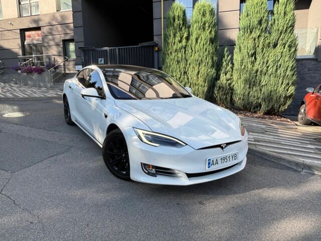 Белый Тесла Модель С, объемом двигателя 0 л и пробегом 105 тыс. км за 19900 $, фото 1 на Automoto.ua