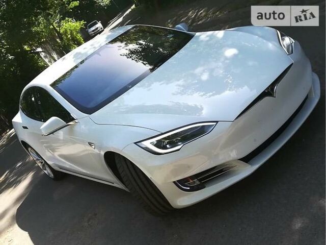 Белый Тесла Модель С, объемом двигателя 0 л и пробегом 9 тыс. км за 105000 $, фото 1 на Automoto.ua