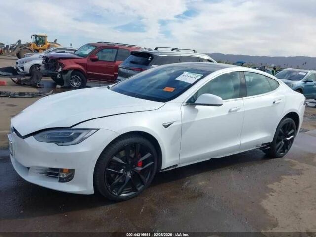 Белый Тесла Модель С, объемом двигателя 0 л и пробегом 118 тыс. км за 4700 $, фото 1 на Automoto.ua