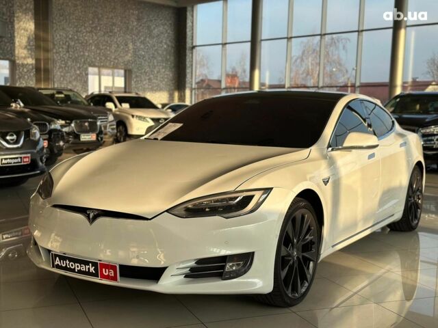 Белый Тесла Модель С, объемом двигателя 1 л и пробегом 95 тыс. км за 28990 $, фото 1 на Automoto.ua