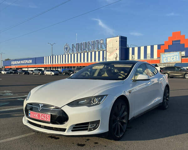 Белый Тесла Модель С, объемом двигателя 0 л и пробегом 178 тыс. км за 15500 $, фото 1 на Automoto.ua