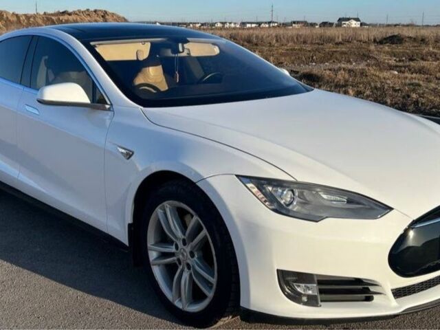 Белый Тесла Модель С, объемом двигателя 0 л и пробегом 195 тыс. км за 12499 $, фото 1 на Automoto.ua