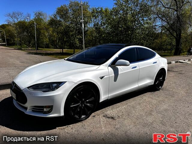 Белый Тесла Модель С, объемом двигателя 0.27 л и пробегом 178 тыс. км за 13500 $, фото 1 на Automoto.ua