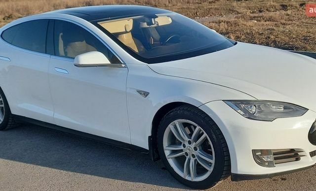 Белый Тесла Модель С, объемом двигателя 0 л и пробегом 195 тыс. км за 12700 $, фото 1 на Automoto.ua
