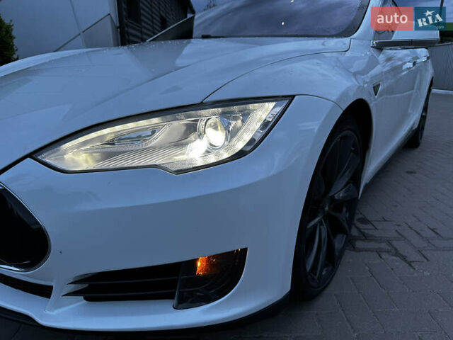 Белый Тесла Модель С, объемом двигателя 0 л и пробегом 172 тыс. км за 21750 $, фото 1 на Automoto.ua