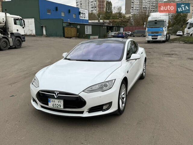 Білий Тесла Модель С, об'ємом двигуна 0 л та пробігом 179 тис. км за 12800 $, фото 1 на Automoto.ua