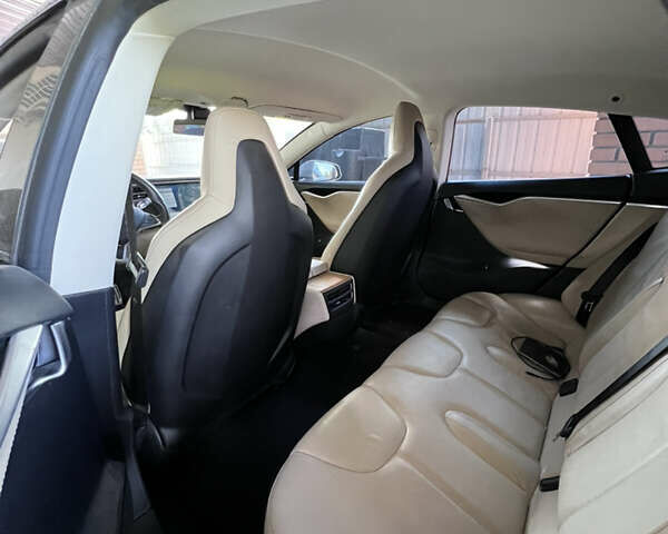 Белый Тесла Модель С, объемом двигателя 0 л и пробегом 139 тыс. км за 12500 $, фото 1 на Automoto.ua