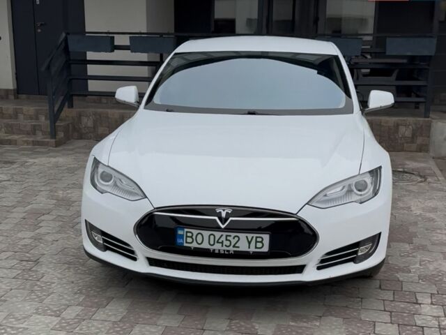 Белый Тесла Модель С, объемом двигателя 0 л и пробегом 200 тыс. км за 13500 $, фото 1 на Automoto.ua