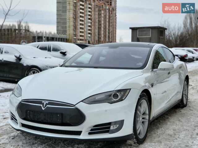 Білий Тесла Модель С, об'ємом двигуна 0 л та пробігом 177 тис. км за 12700 $, фото 1 на Automoto.ua