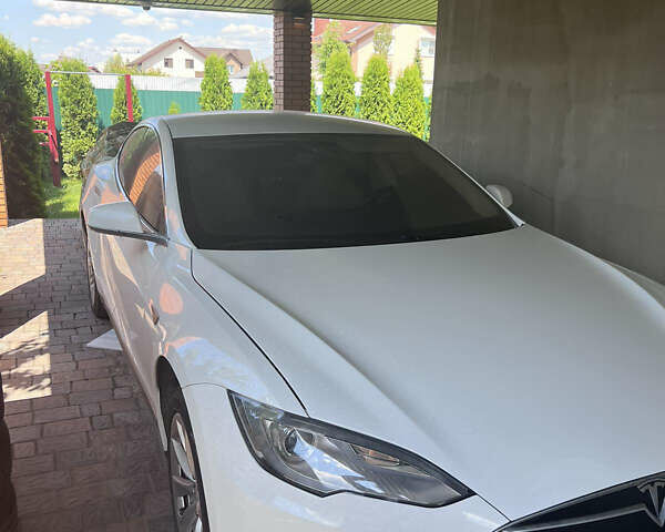 Белый Тесла Модель С, объемом двигателя 0 л и пробегом 138 тыс. км за 12000 $, фото 1 на Automoto.ua