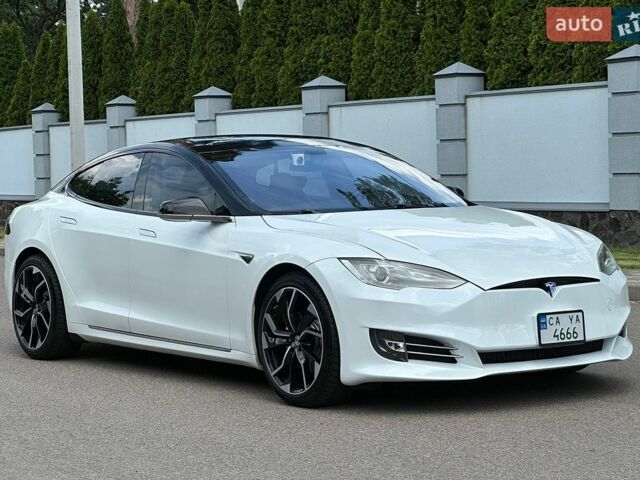 Белый Тесла Модель С, объемом двигателя 0 л и пробегом 285 тыс. км за 13000 $, фото 1 на Automoto.ua