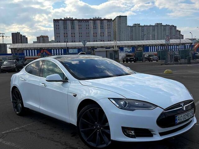 Белый Тесла Модель С, объемом двигателя 0.32 л и пробегом 117 тыс. км за 11850 $, фото 1 на Automoto.ua