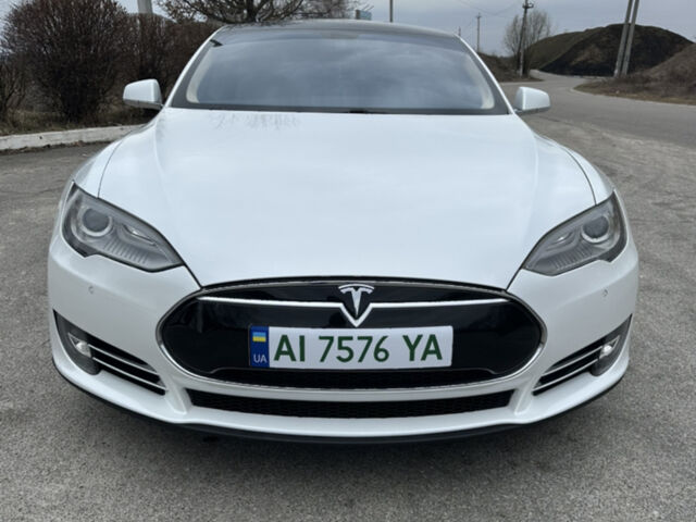 Белый Тесла Модель С, объемом двигателя 0 л и пробегом 177 тыс. км за 12999 $, фото 1 на Automoto.ua