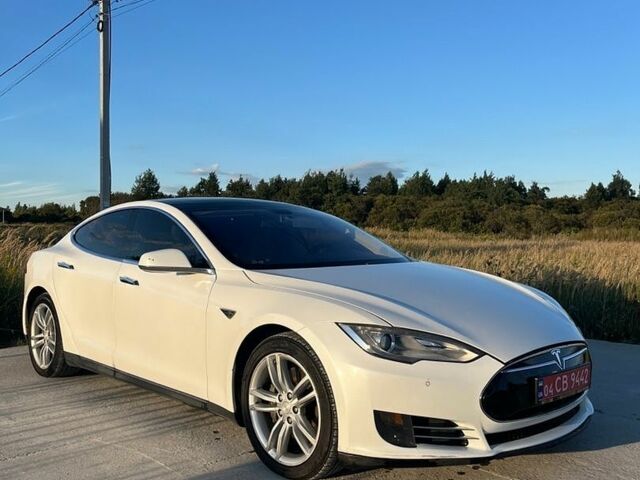 Белый Тесла Модель С, объемом двигателя 0 л и пробегом 314 тыс. км за 11300 $, фото 1 на Automoto.ua