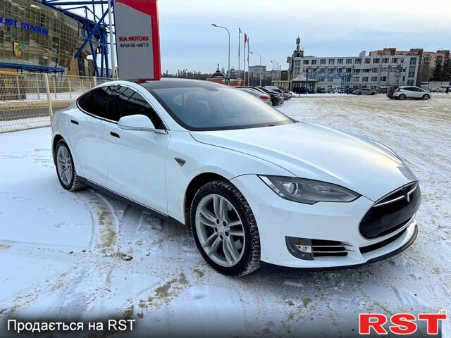 Білий Тесла Модель С, об'ємом двигуна 85 л та пробігом 181 тис. км за 12500 $, фото 1 на Automoto.ua