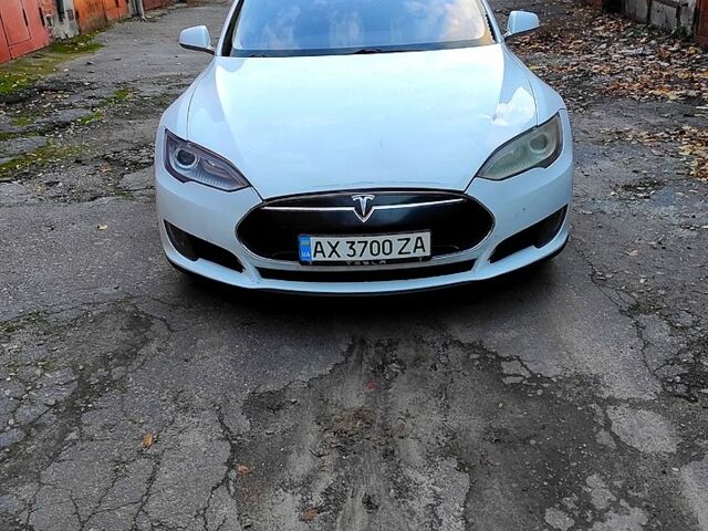 Білий Тесла Модель С, об'ємом двигуна 0 л та пробігом 197 тис. км за 11000 $, фото 1 на Automoto.ua