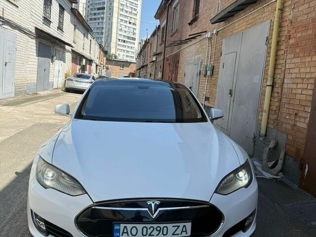 Білий Тесла Модель С, об'ємом двигуна 0 л та пробігом 117 тис. км за 11850 $, фото 1 на Automoto.ua