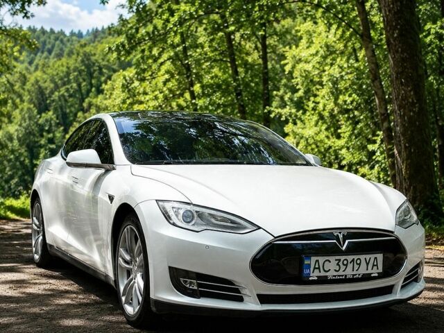 Белый Тесла Модель С, объемом двигателя 0 л и пробегом 172 тыс. км за 14200 $, фото 1 на Automoto.ua