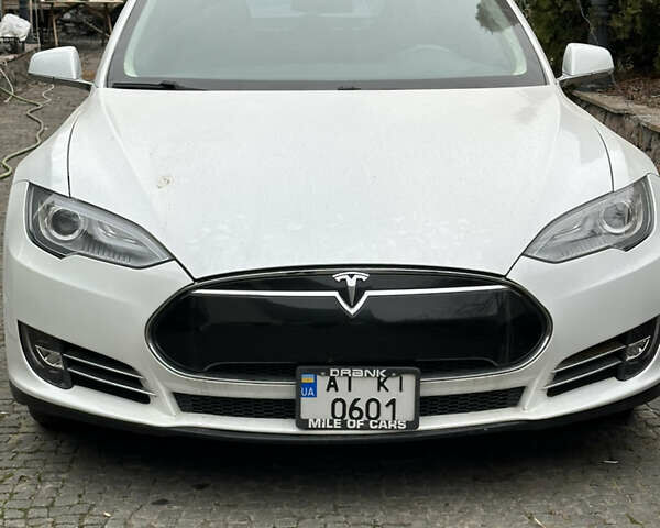 Белый Тесла Модель С, объемом двигателя 0 л и пробегом 150 тыс. км за 12500 $, фото 1 на Automoto.ua
