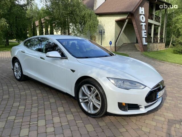 Белый Тесла Модель С, объемом двигателя 0 л и пробегом 230 тыс. км за 18000 $, фото 1 на Automoto.ua