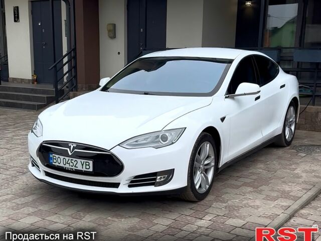 Білий Тесла Модель С, об'ємом двигуна 0.26 л та пробігом 200 тис. км за 13900 $, фото 1 на Automoto.ua
