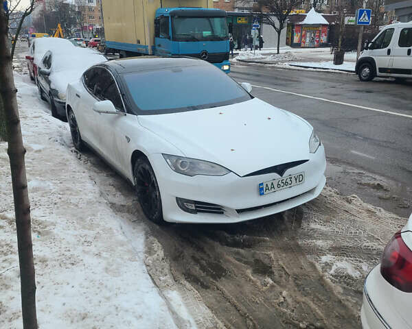 Белый Тесла Модель С, объемом двигателя 0 л и пробегом 255 тыс. км за 12300 $, фото 1 на Automoto.ua