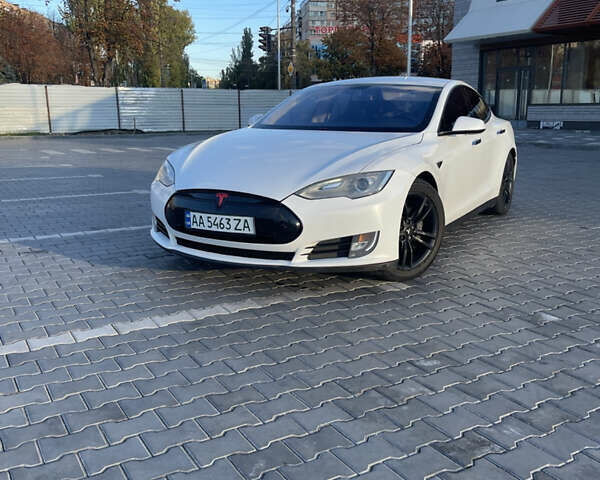 Білий Тесла Модель С, об'ємом двигуна 0 л та пробігом 250 тис. км за 13000 $, фото 1 на Automoto.ua