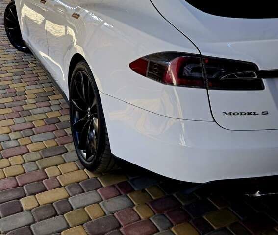 Белый Тесла Модель С, объемом двигателя 0 л и пробегом 161 тыс. км за 15100 $, фото 1 на Automoto.ua