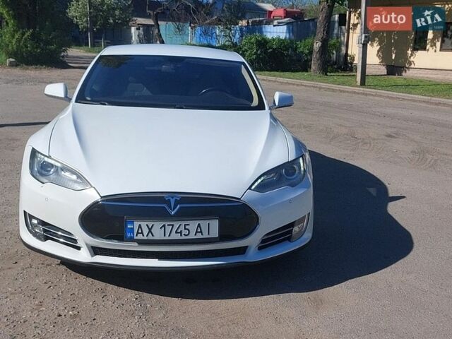 Белый Тесла Модель С, объемом двигателя 0 л и пробегом 150 тыс. км за 13500 $, фото 1 на Automoto.ua