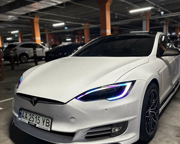 Білий Тесла Модель С, об'ємом двигуна 0 л та пробігом 125 тис. км за 16500 $, фото 1 на Automoto.ua