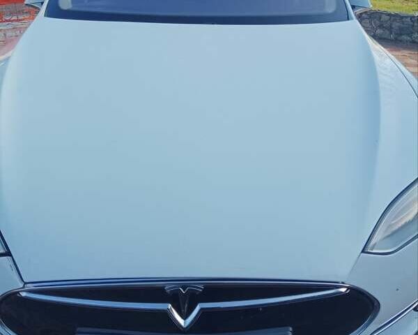 Белый Тесла Модель С, объемом двигателя 0 л и пробегом 305 тыс. км за 14000 $, фото 1 на Automoto.ua