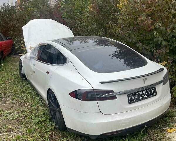 Белый Тесла Модель С, объемом двигателя 0 л и пробегом 170 тыс. км за 6200 $, фото 1 на Automoto.ua
