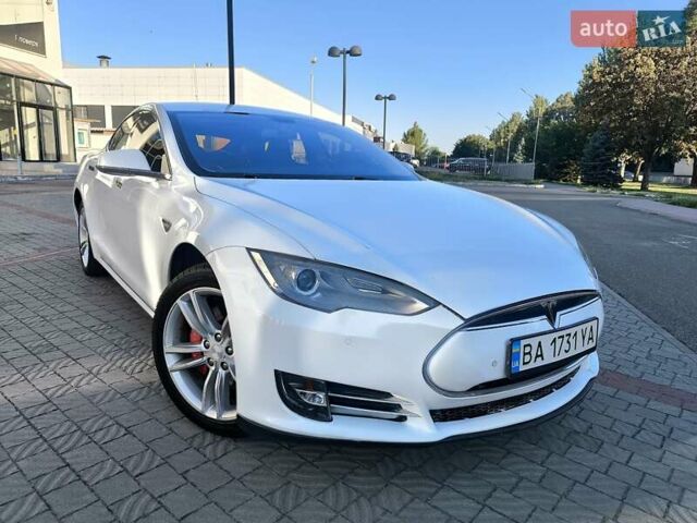 Белый Тесла Модель С, объемом двигателя 0 л и пробегом 213 тыс. км за 13500 $, фото 1 на Automoto.ua