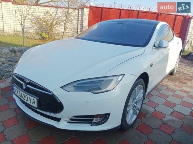 Белый Тесла Модель С, объемом двигателя 0 л и пробегом 305 тыс. км за 14007 $, фото 1 на Automoto.ua