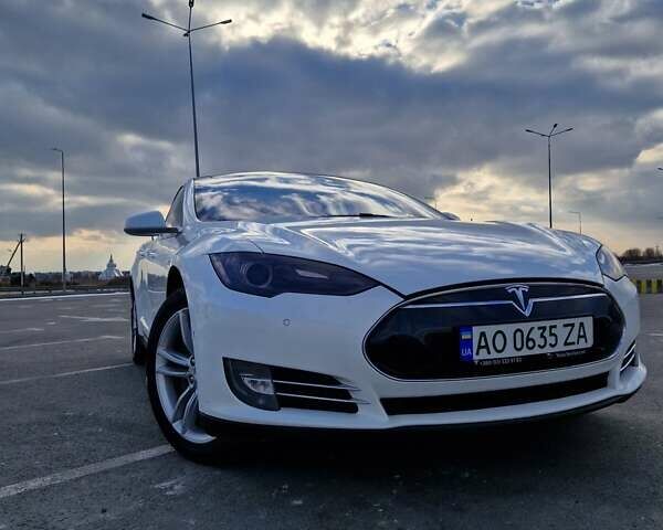 Белый Тесла Модель С, объемом двигателя 0 л и пробегом 201 тыс. км за 11500 $, фото 1 на Automoto.ua
