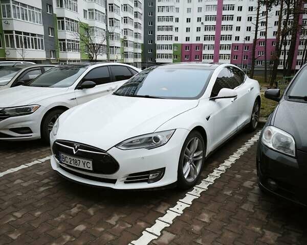 Белый Тесла Модель С, объемом двигателя 0 л и пробегом 148 тыс. км за 14200 $, фото 1 на Automoto.ua