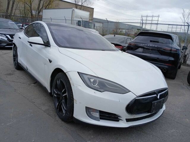 Белый Тесла Модель С, объемом двигателя 0 л и пробегом 370 тыс. км за 11000 $, фото 1 на Automoto.ua