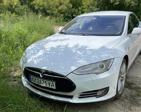 Білий Тесла Модель С, об'ємом двигуна 0 л та пробігом 183 тис. км за 13000 $, фото 1 на Automoto.ua