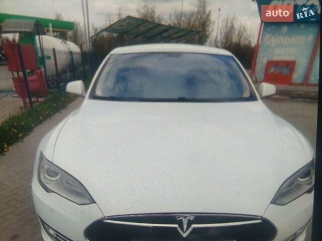 Белый Тесла Модель С, объемом двигателя 0 л и пробегом 230 тыс. км за 11250 $, фото 1 на Automoto.ua