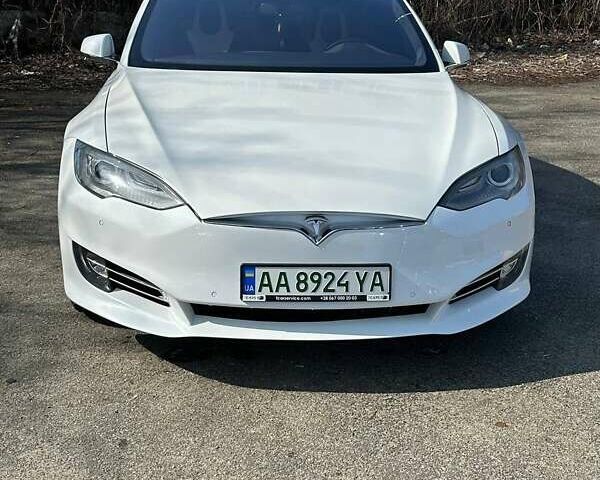 Белый Тесла Модель С, объемом двигателя 0 л и пробегом 163 тыс. км за 9800 $, фото 1 на Automoto.ua