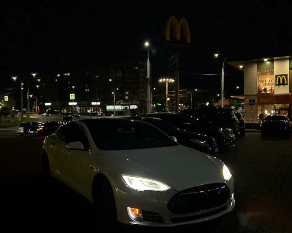 Білий Тесла Модель С, об'ємом двигуна 0 л та пробігом 152 тис. км за 23999 $, фото 1 на Automoto.ua