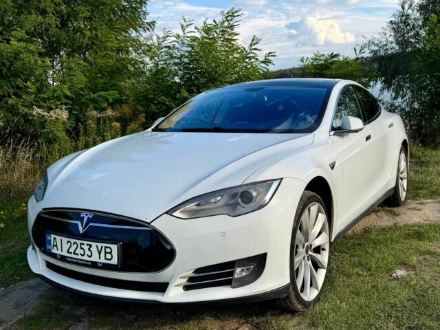 Белый Тесла Модель С, объемом двигателя 0 л и пробегом 212 тыс. км за 12544 $, фото 1 на Automoto.ua
