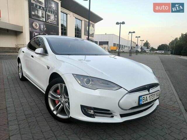 Белый Тесла Модель С, объемом двигателя 0 л и пробегом 213 тыс. км за 11900 $, фото 1 на Automoto.ua