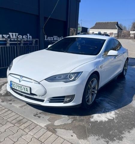 Белый Тесла Модель С, объемом двигателя 0 л и пробегом 156 тыс. км за 11999 $, фото 1 на Automoto.ua