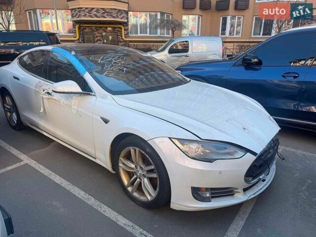 Белый Тесла Модель С, объемом двигателя 0 л и пробегом 255 тыс. км за 6500 $, фото 1 на Automoto.ua